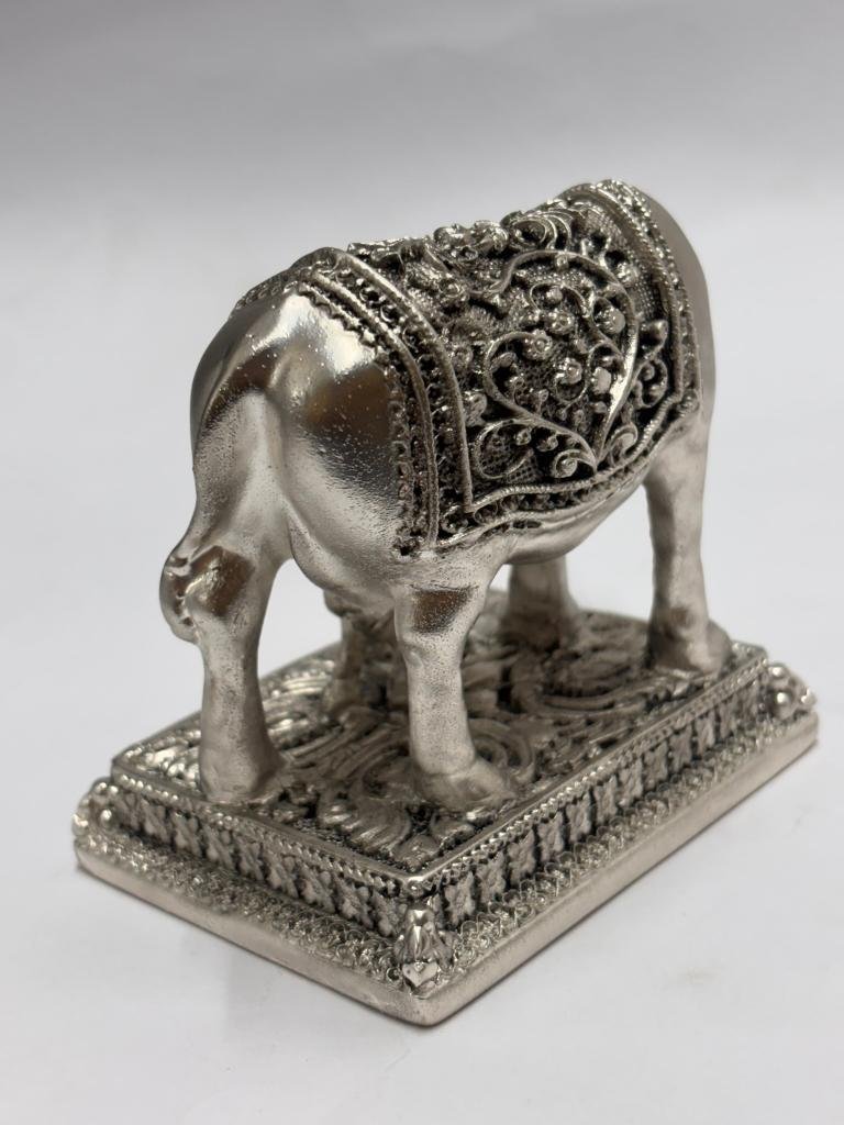 999 Silver 3D Cow 7.5/8